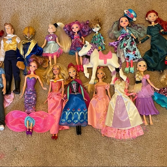 barbies - Picture 3 of 3